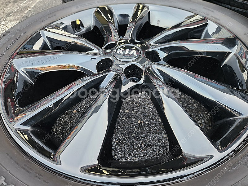 [판매] 기아 더뉴 카니발 19인치 순정휠 타이어 세트 팝니다.--5