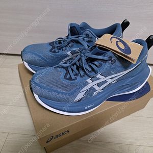 아식스 슈퍼블라스트2 런닝화 260 새상품