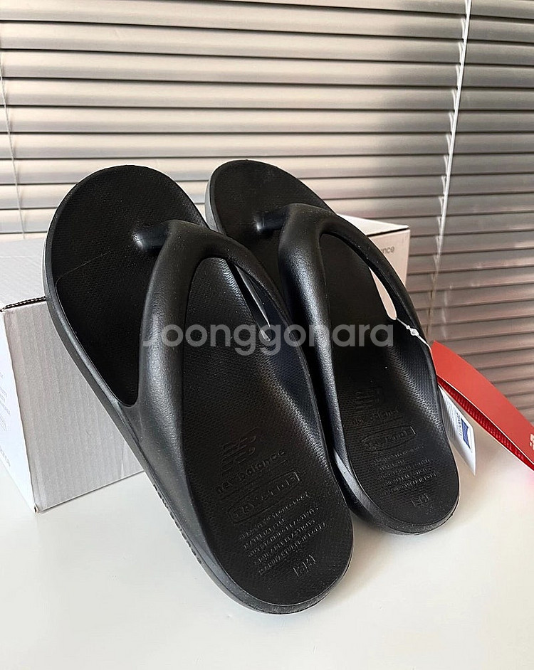 좌쓰 New Balance x Taw&Toe Flip ...--0