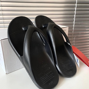 좌쓰 New Balance x Taw&Toe Flip Flop 뉴발란스 x 토앤토 플립플랍 아이보리 블랙