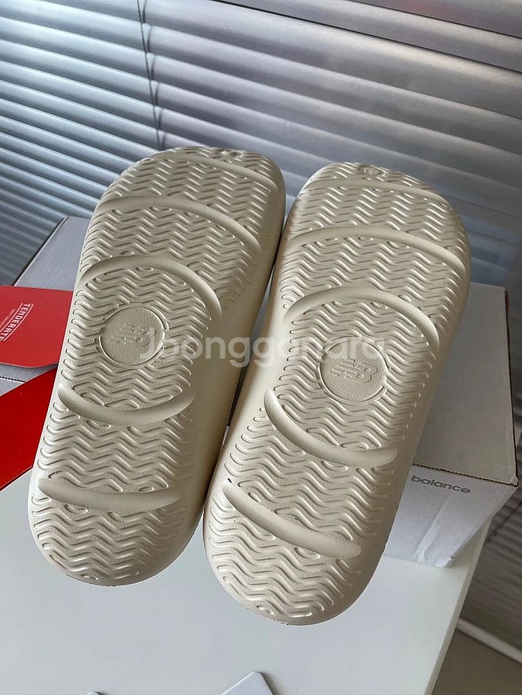좌쓰 New Balance x Taw&Toe Flip ...--7