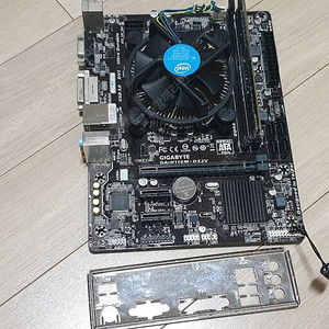 인텔 i3 7100 + H110M 메인보드 + 8GB 램 팝니다.