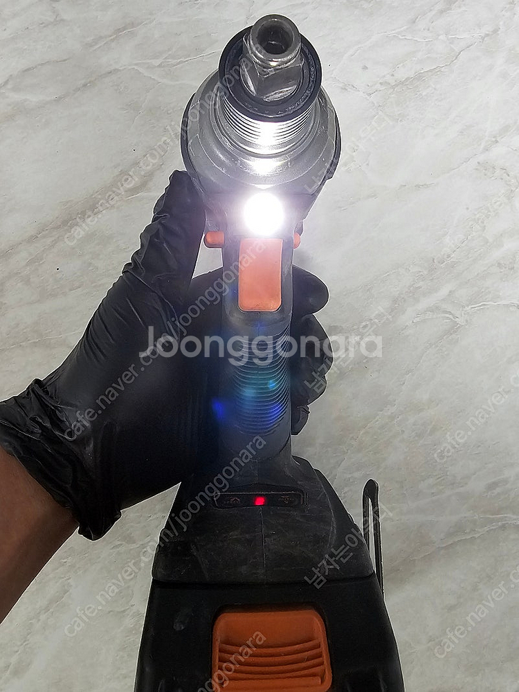 아임삭 20v임팩+배터리 판매합니다.--2