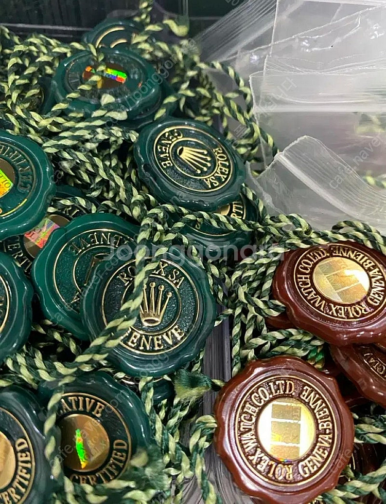 롤렉스 박스, 보증서커버, 메달, 책자 등 부속품 판매합니다.--0