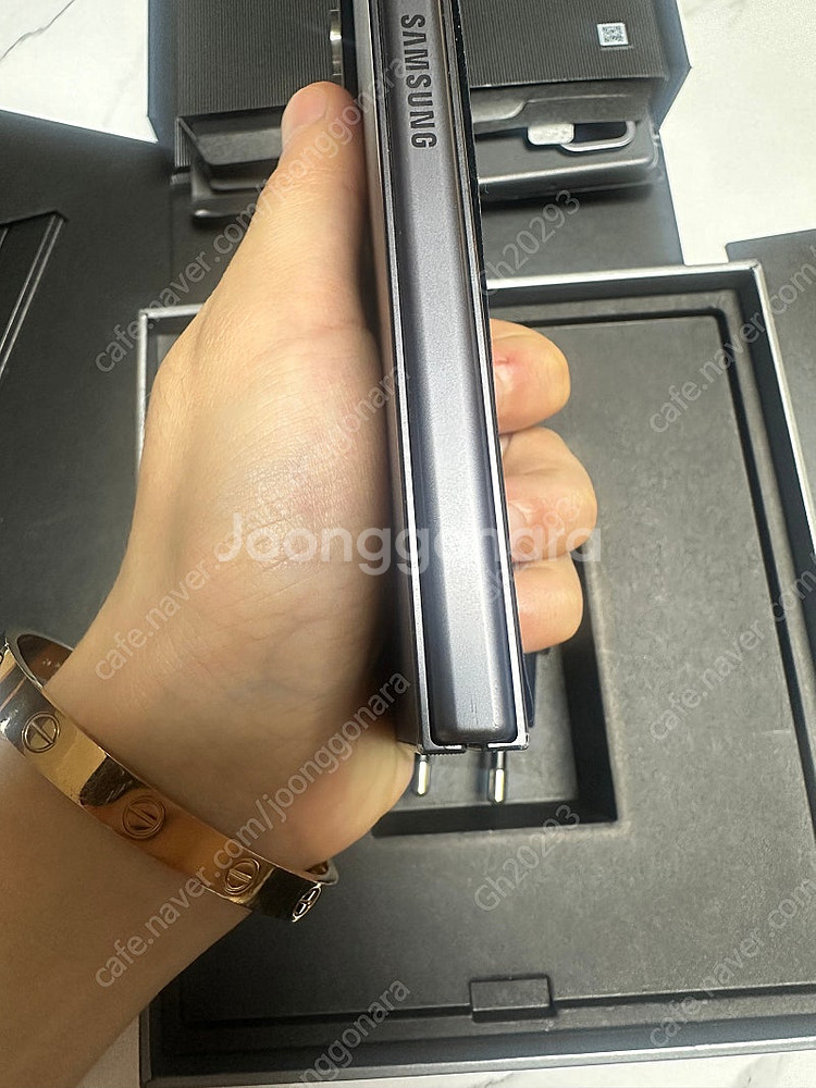 갤럭시 폴드SE 스페셜 에디션--1