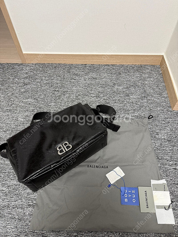 발렌시아가 24FW 남성 모나코 메신저백--0