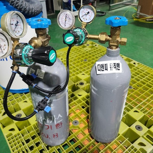 탄산가스통과 HARRIS 밸브2세트, 공기통, 수소통, Honeywell및 대정 밸브엑추에이터