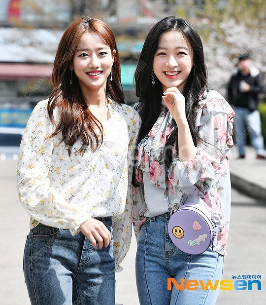 (에이프릴 나은 착용) 마가린핑거스 블라우스--0