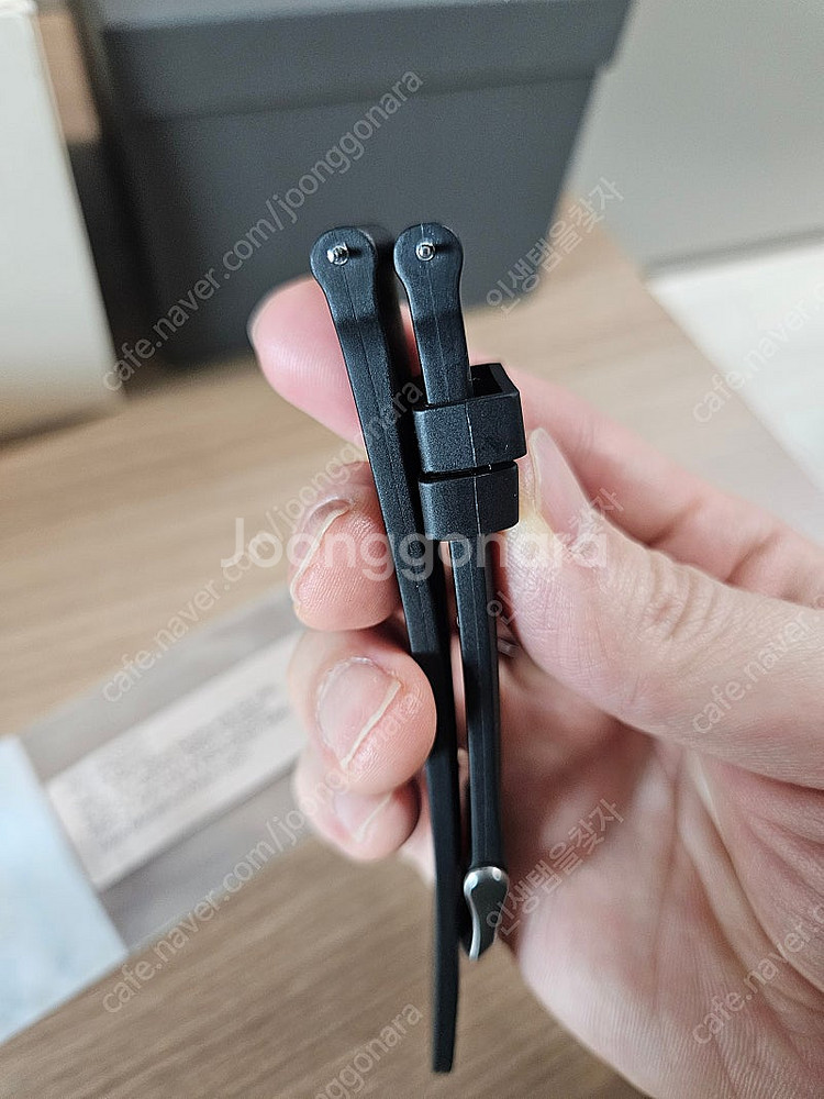 마라톤 시계 20mm 검정 러버밴드 팝니다--1