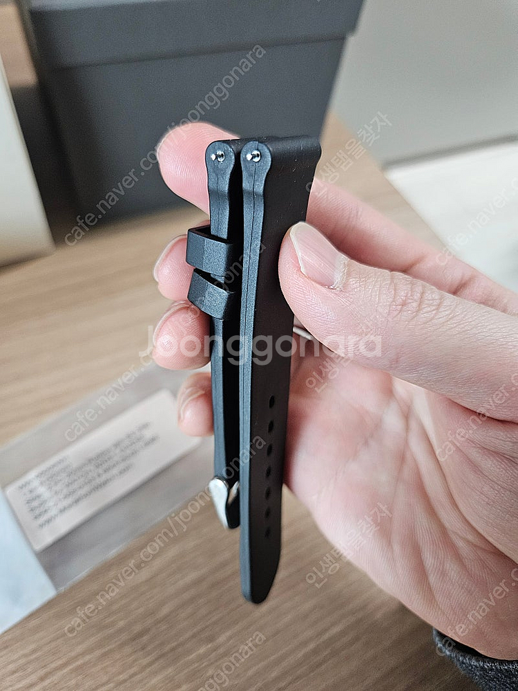 마라톤 시계 20mm 검정 러버밴드 팝니다--2