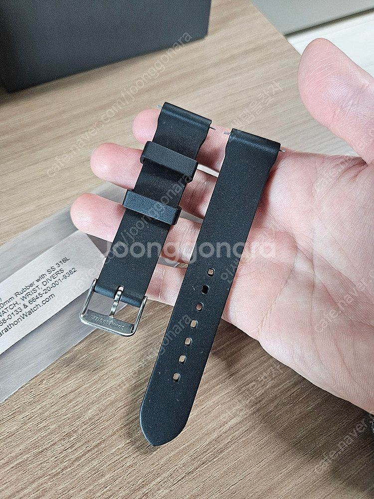 마라톤 시계 20mm 검정 러버밴드 팝니다--4