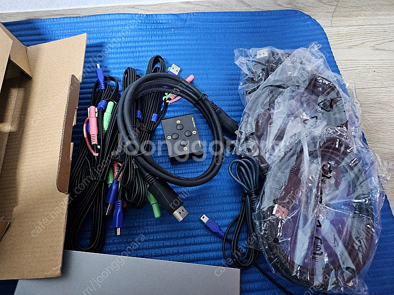 KVM 스위치 DP 4포트--1