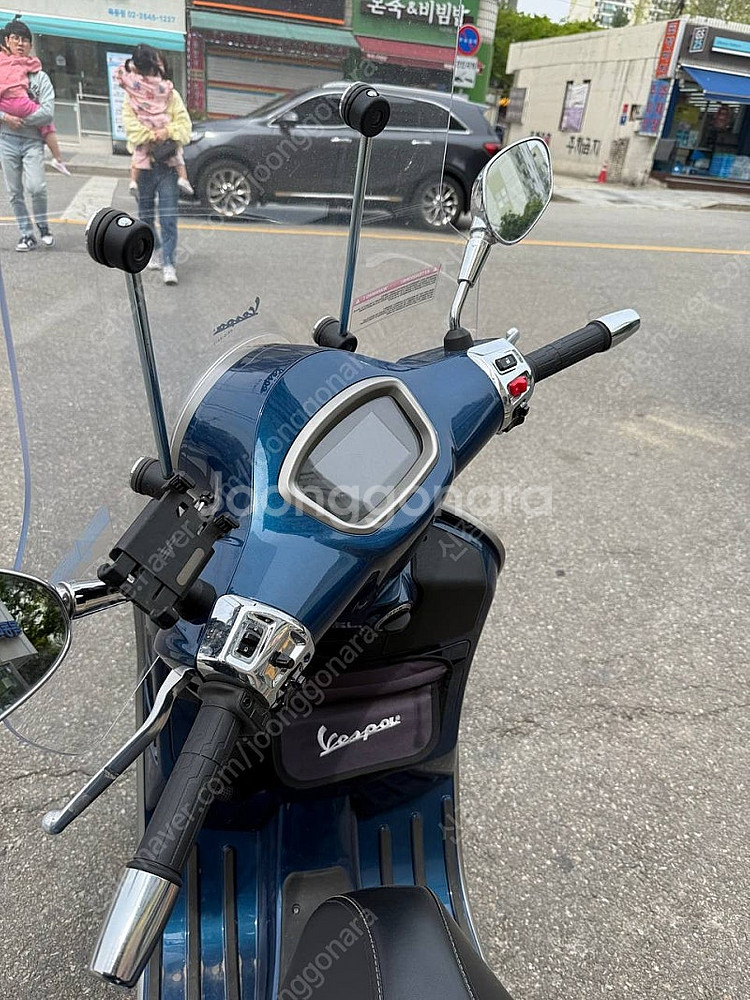 베스파 24년식 GTS300 슈퍼테크 2500키로 무사...--0