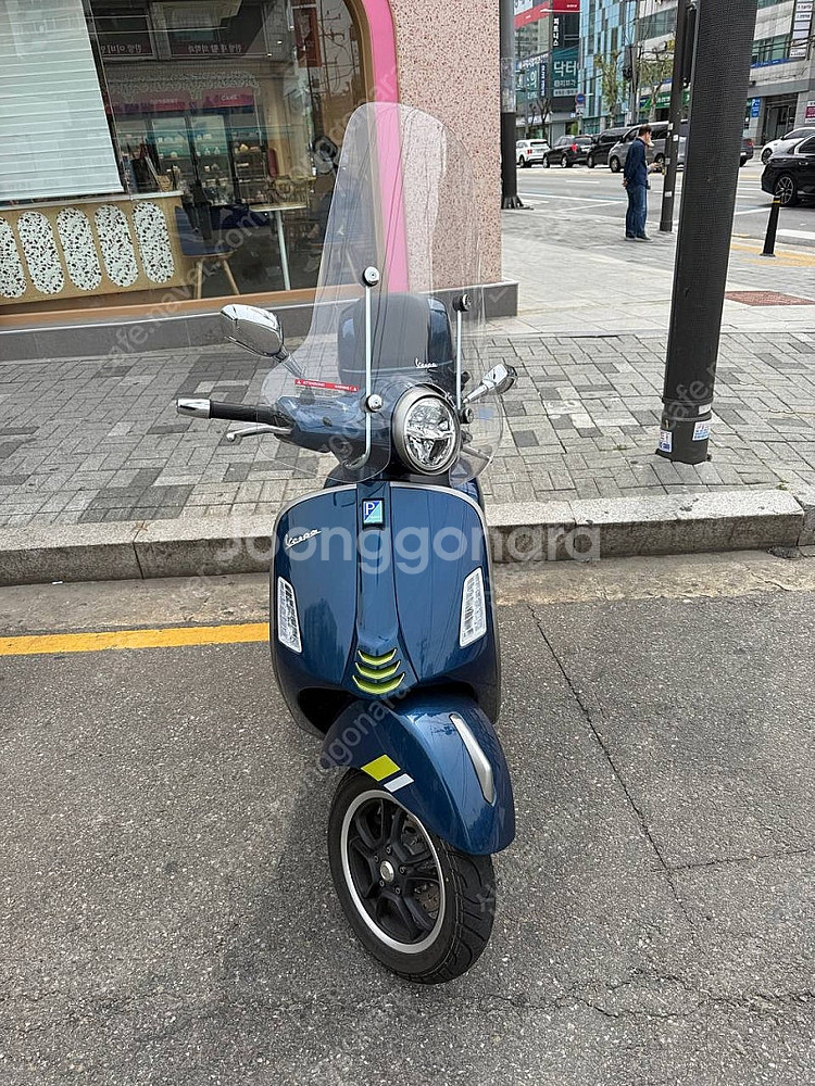 베스파 24년식 GTS300 슈퍼테크 2500키로 무사...--1