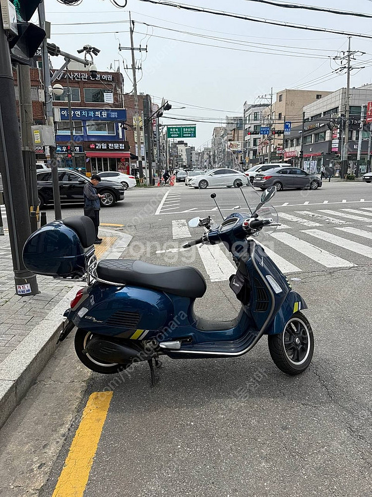 베스파 24년식 GTS300 슈퍼테크 2500키로 무사...--2