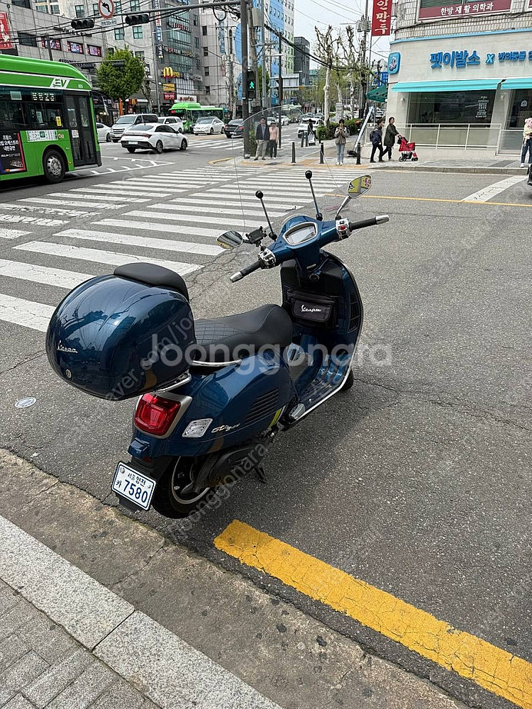 베스파 24년식 GTS300 슈퍼테크 2500키로 무사...--3