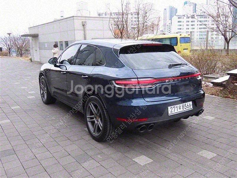 중고차 포르쉐 마칸 중고 검정색 2019년식 62,96...--5