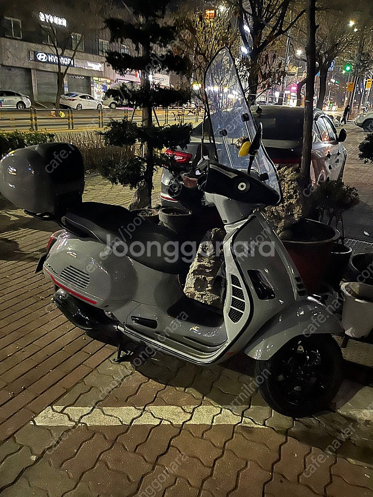 22년식 베스파 GTS 300 슈퍼스포츠 아비오그레이 ...--1