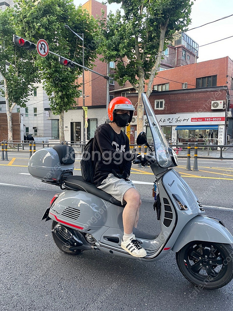 22년식 베스파 GTS 300 슈퍼스포츠 아비오그레이 ...--2