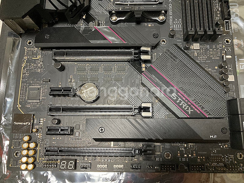 Asus strix b550-xe gaming WiFi...--3