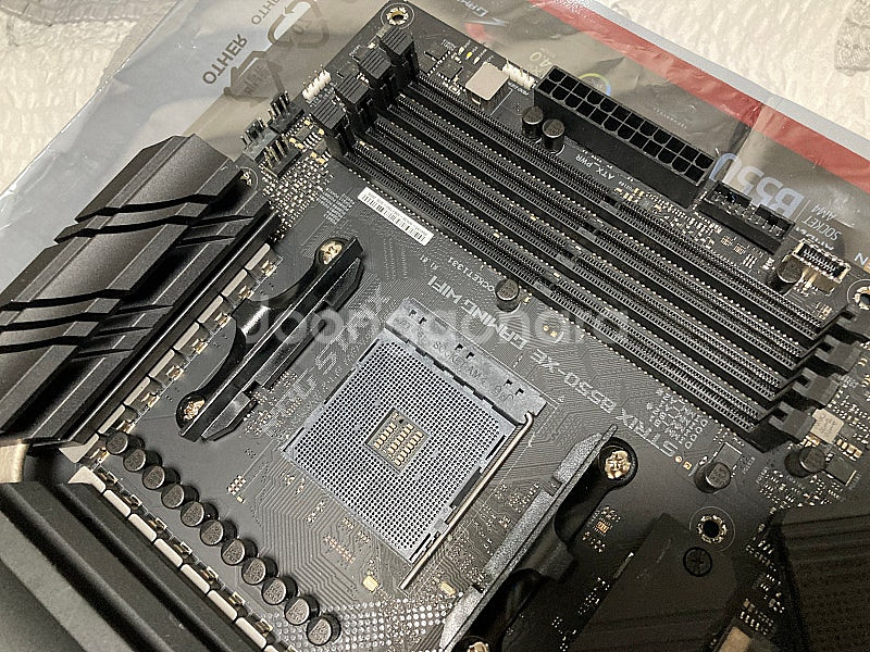 Asus strix b550-xe gaming WiFi...--4