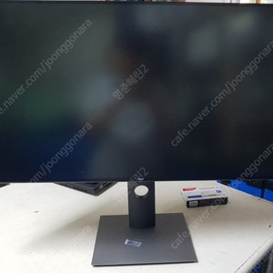 상태좋은 Dell UltraSharp 32 4K USB-C 지원 Monitor 3210Q