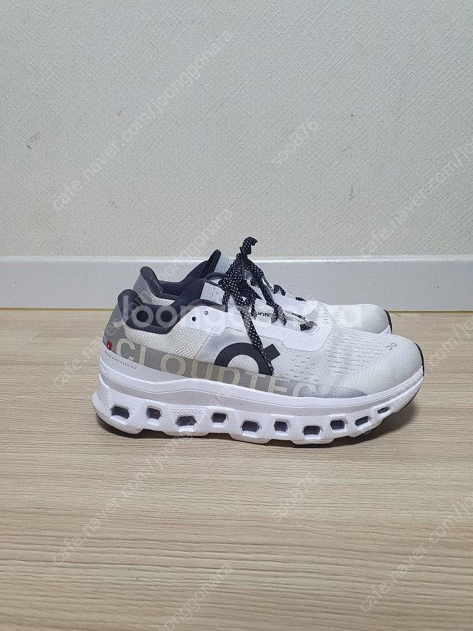 온러닝 클라우드 몬스터 사이즈 270 판매해요--0