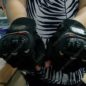 자전거 오토바이타기에 착용하면 편리한 바이커 바이크 반장갑