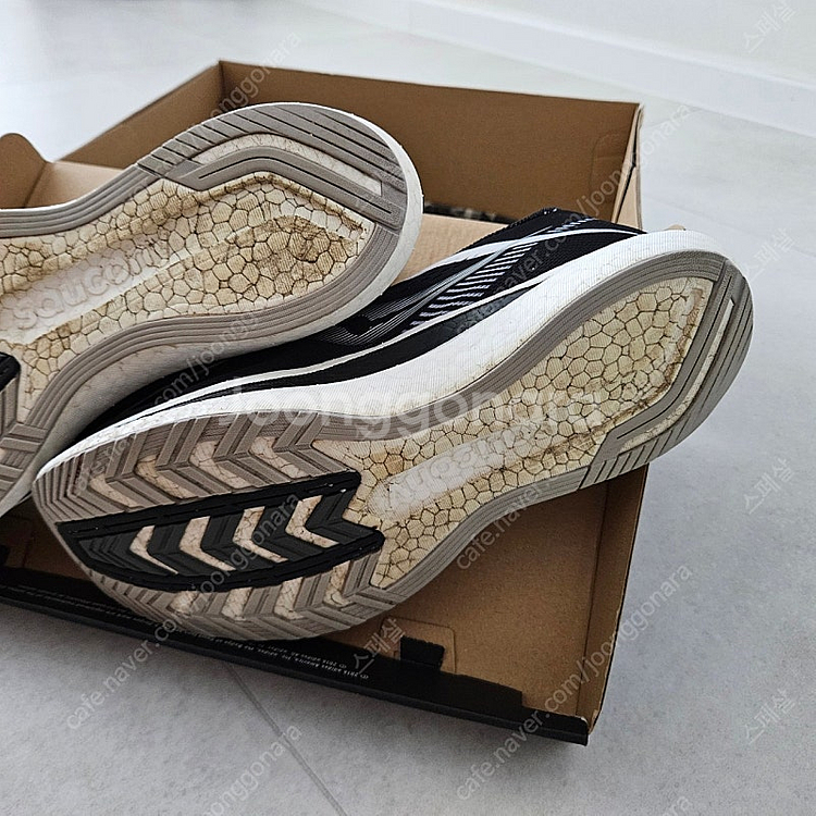 써코니 Saucony 엔돌핀 프로2 265mm 중고 런...--4