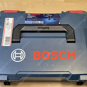 보쉬 배터리 GBA 10.8V 3.0Ah + 충전기 GAL 12V-40 + L-Boxx 케이스(GSR 10.8V-35) 입니다.