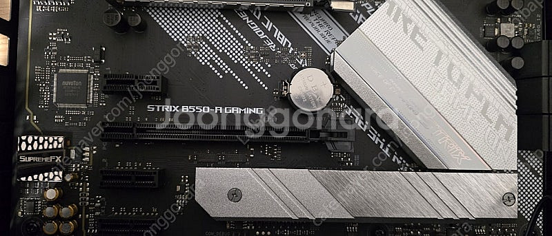 ASUS ROG STRIX B550-A GAMING--0