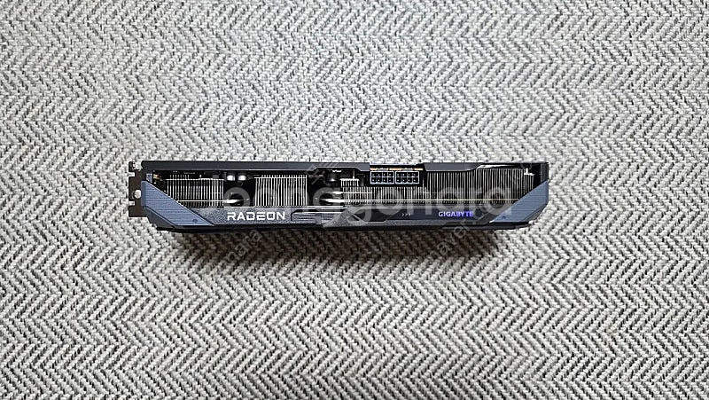 GIGABYTE 라데온 RX 9070 GAMING OC--3