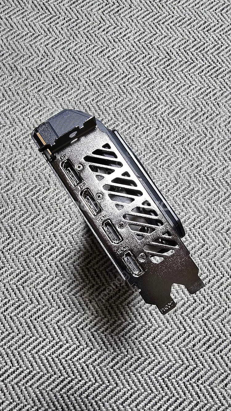 GIGABYTE 라데온 RX 9070 GAMING OC--4