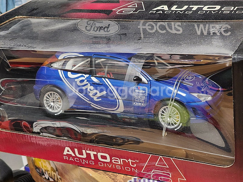 오토아트 포드 포커스 WRC 프리젠테이션 카 1:18 ...--0