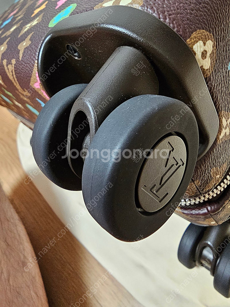루이비통 타일러x퍼렐 개뼉다귀 호라이즌55 캐리어 여행...--6