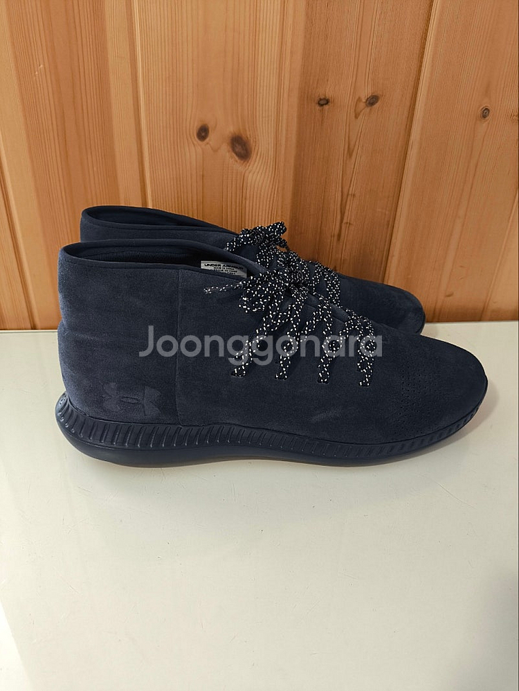 285mm 언더아머 벨로체 미드 스웨이드--1