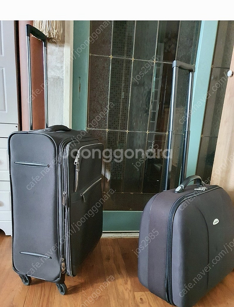 4륜바퀴여행용가방3만원+2륜바퀴여행용가방덤+그외멜빵가방...--1