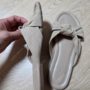 H&M 양가죽 꼬임 샌들