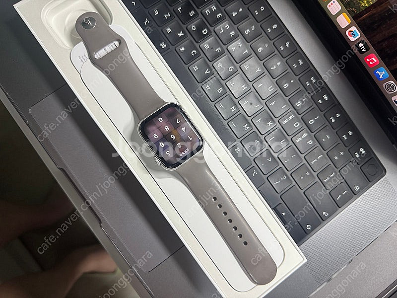 애플워치se2 44mm 팝니다--5