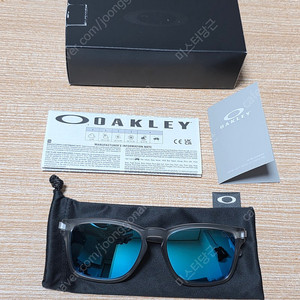 오클리 래치스퀘어 블루미러 선글라스