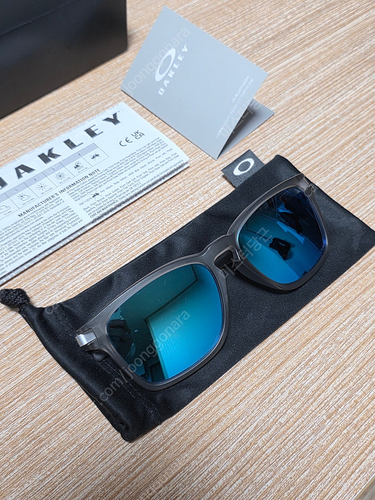 오클리 래치스퀘어 블루미러 선글라스--1