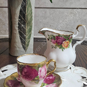 로얄알버트올드잉글리쉬 로즈& 황실장미 셰트 판매 이미지