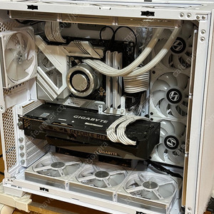 PC 판매합니다. (12700k + 3080ti + 리안리 o11d evo white 화이트 셋업)