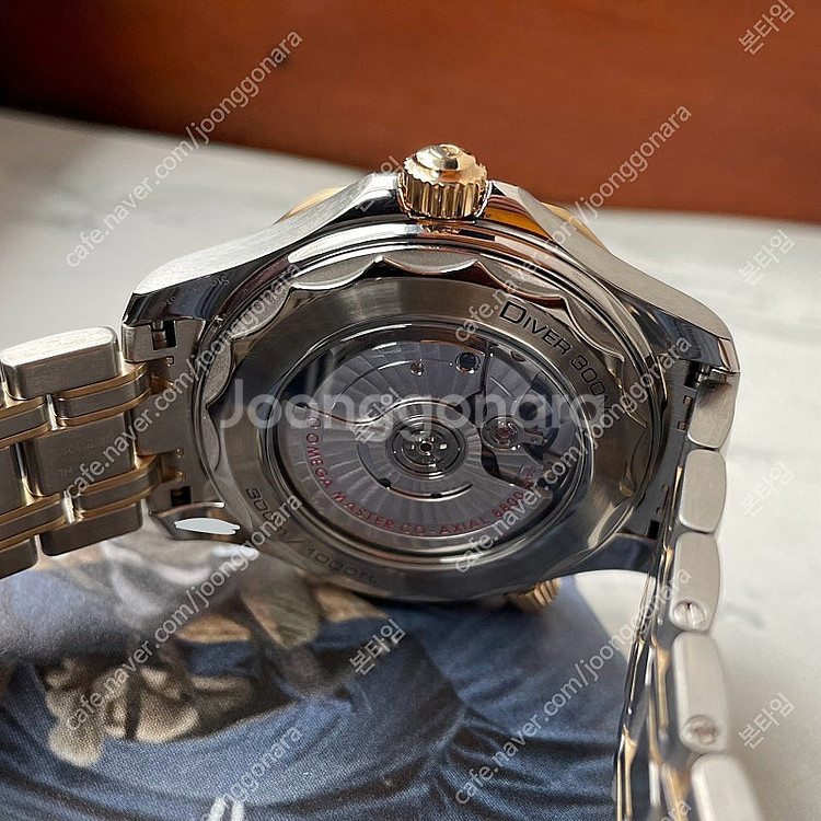 오메가 씨마스터 300 검판 옐로우골드 콤비 42mm ...--9