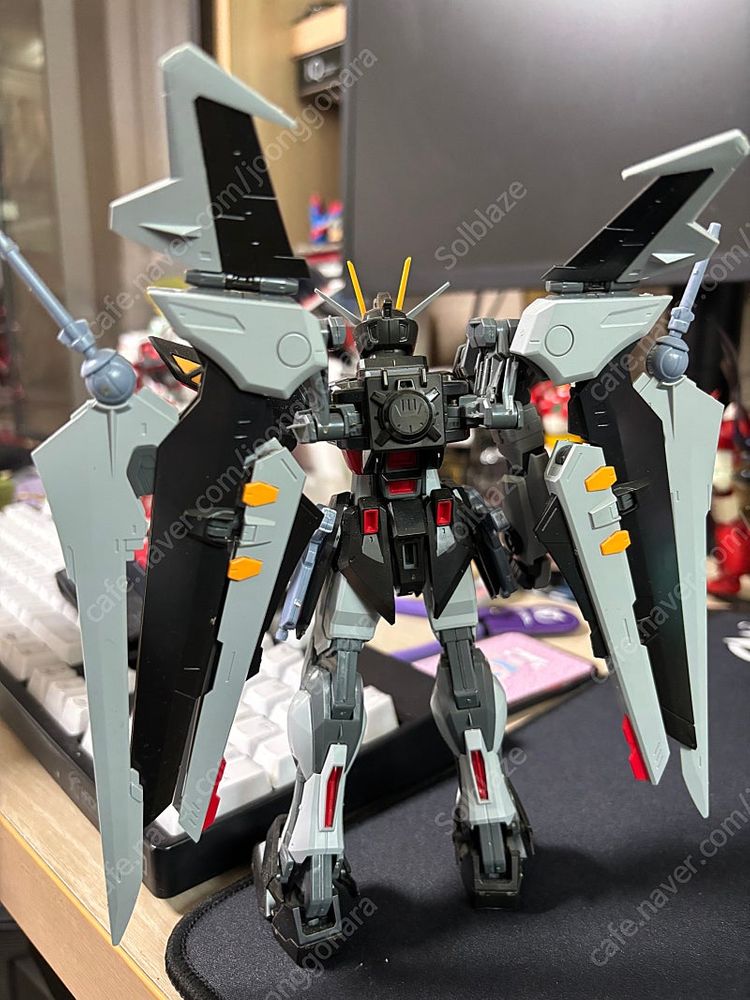 mg 건담 아스트레이 느와르 + 스트라이크 느와르 가조립 판매--1