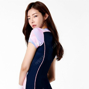 배드민턴 상의 티셔츠 한두번입은거 헐값에 팝니다