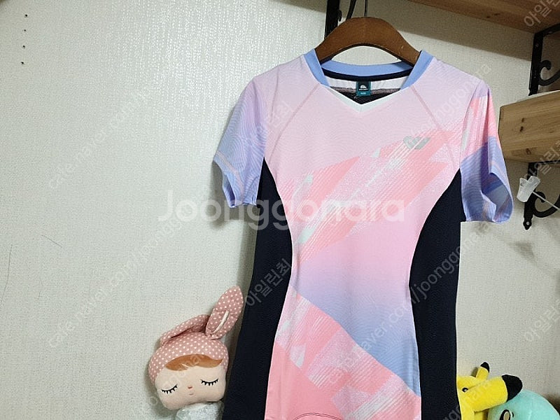 배드민턴 상의 티셔츠 한두번입은거 헐값에 팝니다--2