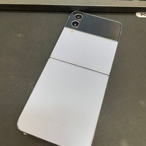 갤럭시Z플립4 블루 256GB 정식센터교체 상태좋은 중고26만팝니다.