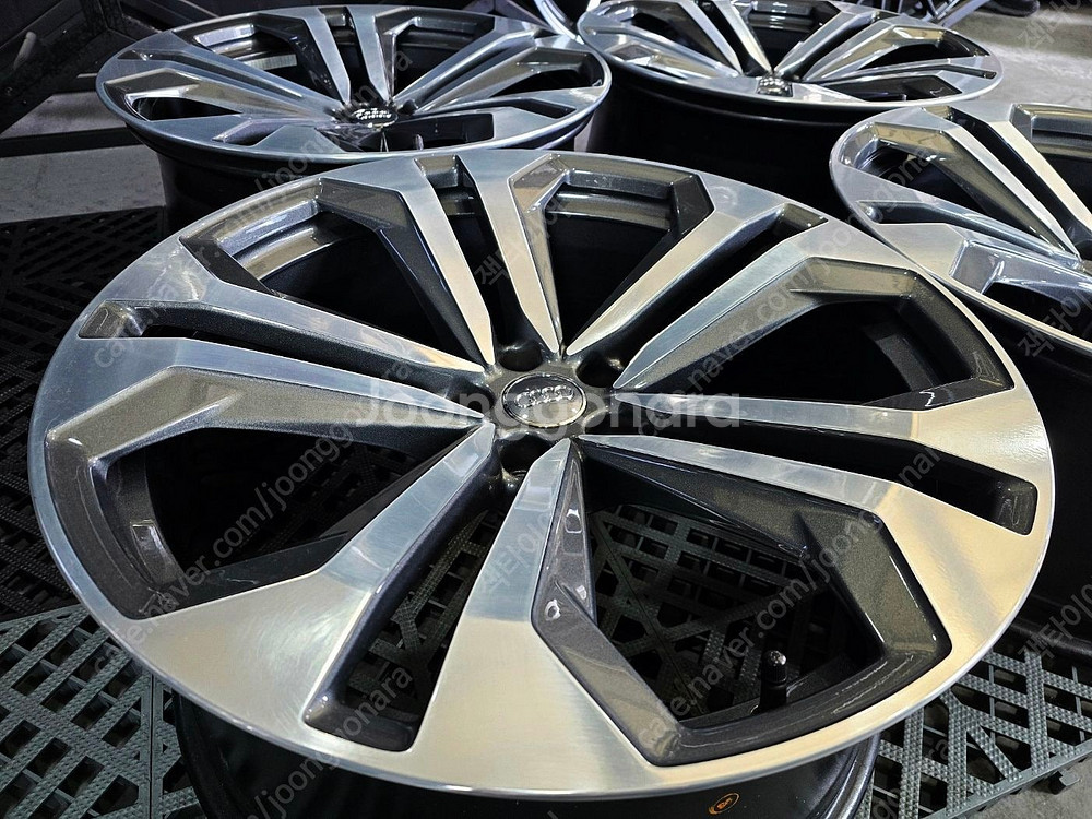 아우디 Q8 55 TFSI 정품 22인치 순정휠 한대분...--4