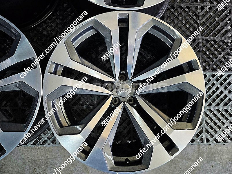 아우디 Q8 55 TFSI 정품 22인치 순정휠 한대분...--0